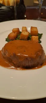 filetto arrosto in salsa di tre pepi.webp