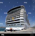 msc-crociere-nave-da-crociera-msc-preziosa-333-3-metri-in-arrivo-sulla-banchina-di-ormeggio-al...jpg